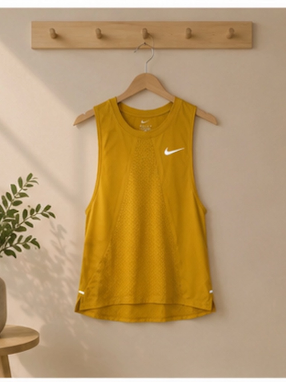 Nike Mustard Yellow Mesh Training Tank Top XS Athletic Sleeveless Workout Top